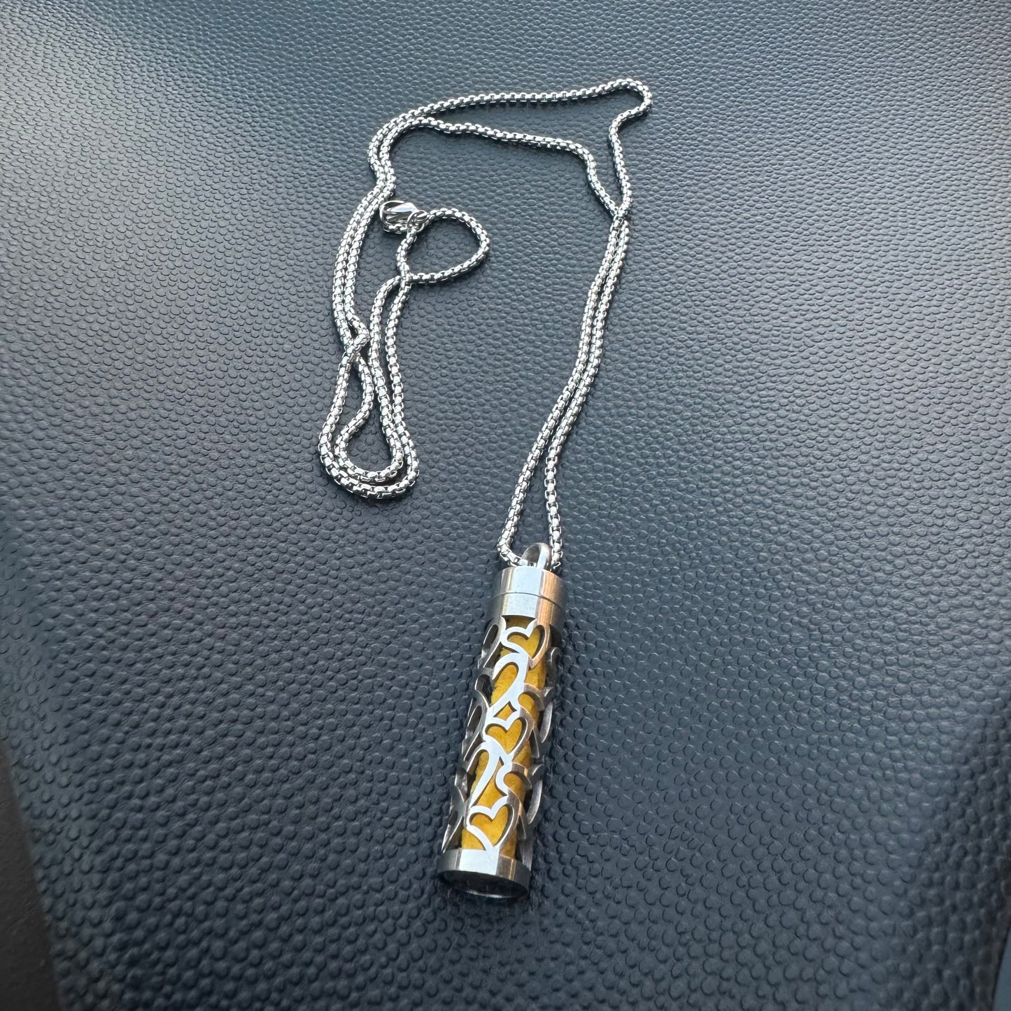 Collar aromatizante para hombre